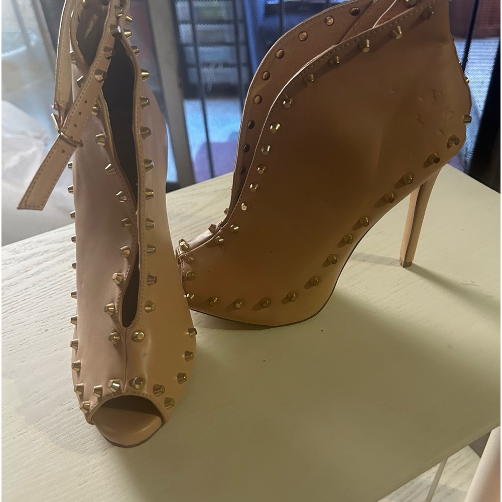 5’ inch heel with studs and open toe shoe